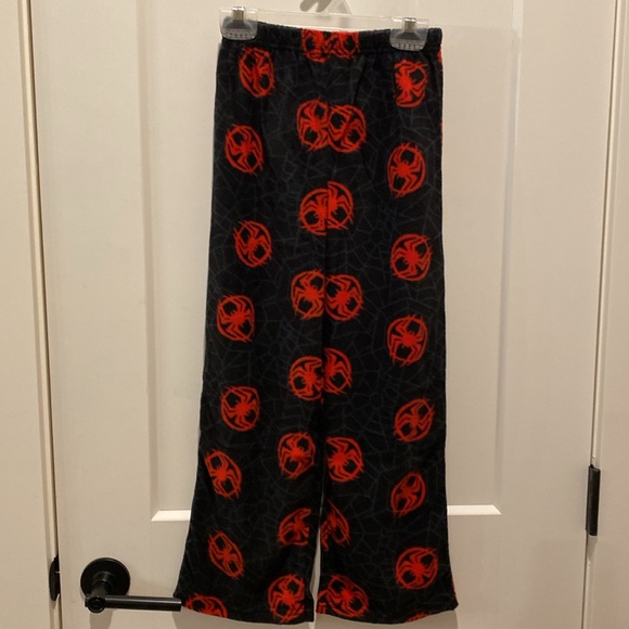 Boy’s Marvel Spider-Man Pajama Set.  Flannel material.  Black and Red. - Picture 3 of 6